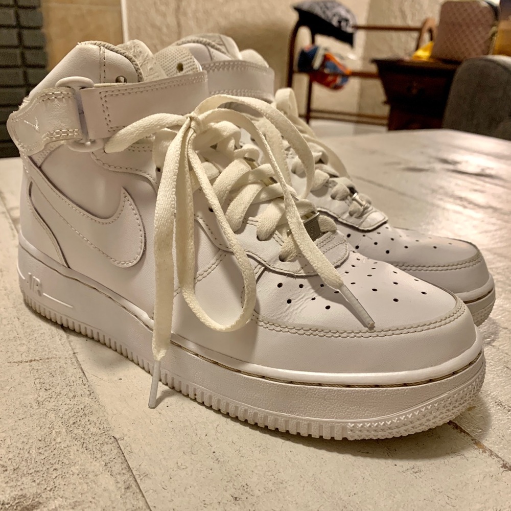 Kids High Top Air Force 1’s, size 7Y